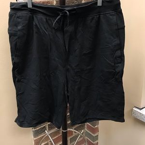 Lululemon shorts - Sz XL